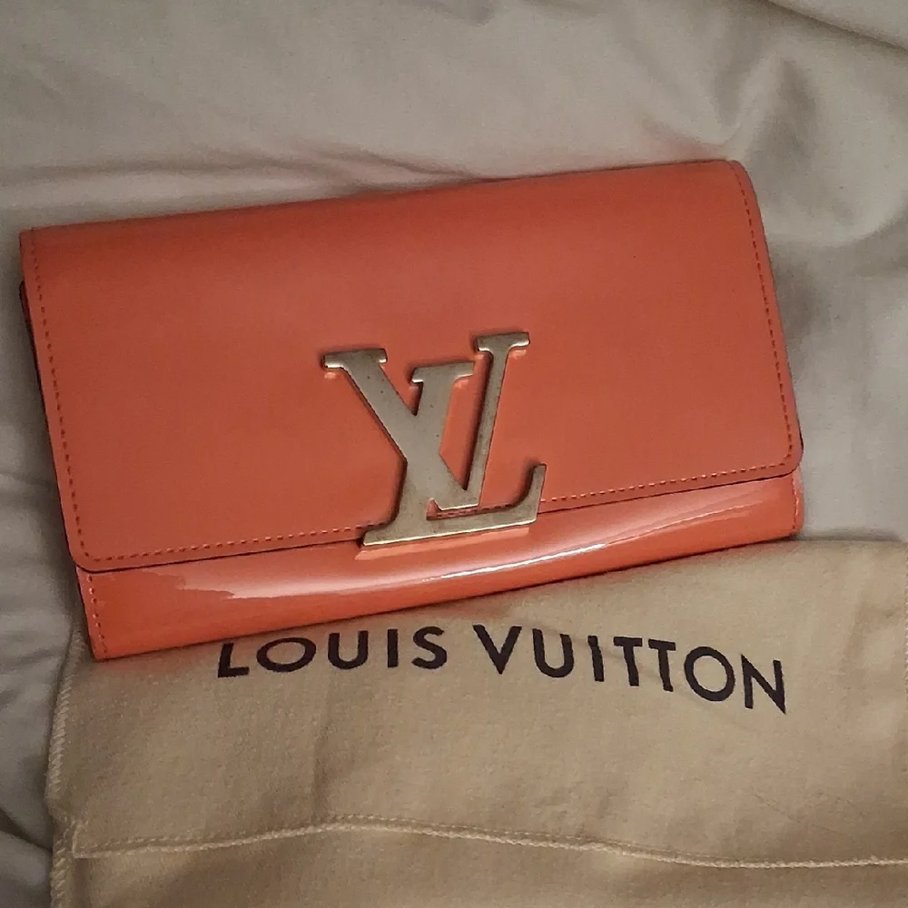 Louis Vuitton Pink Wallet with Silver Logo - Picture 1 of 3